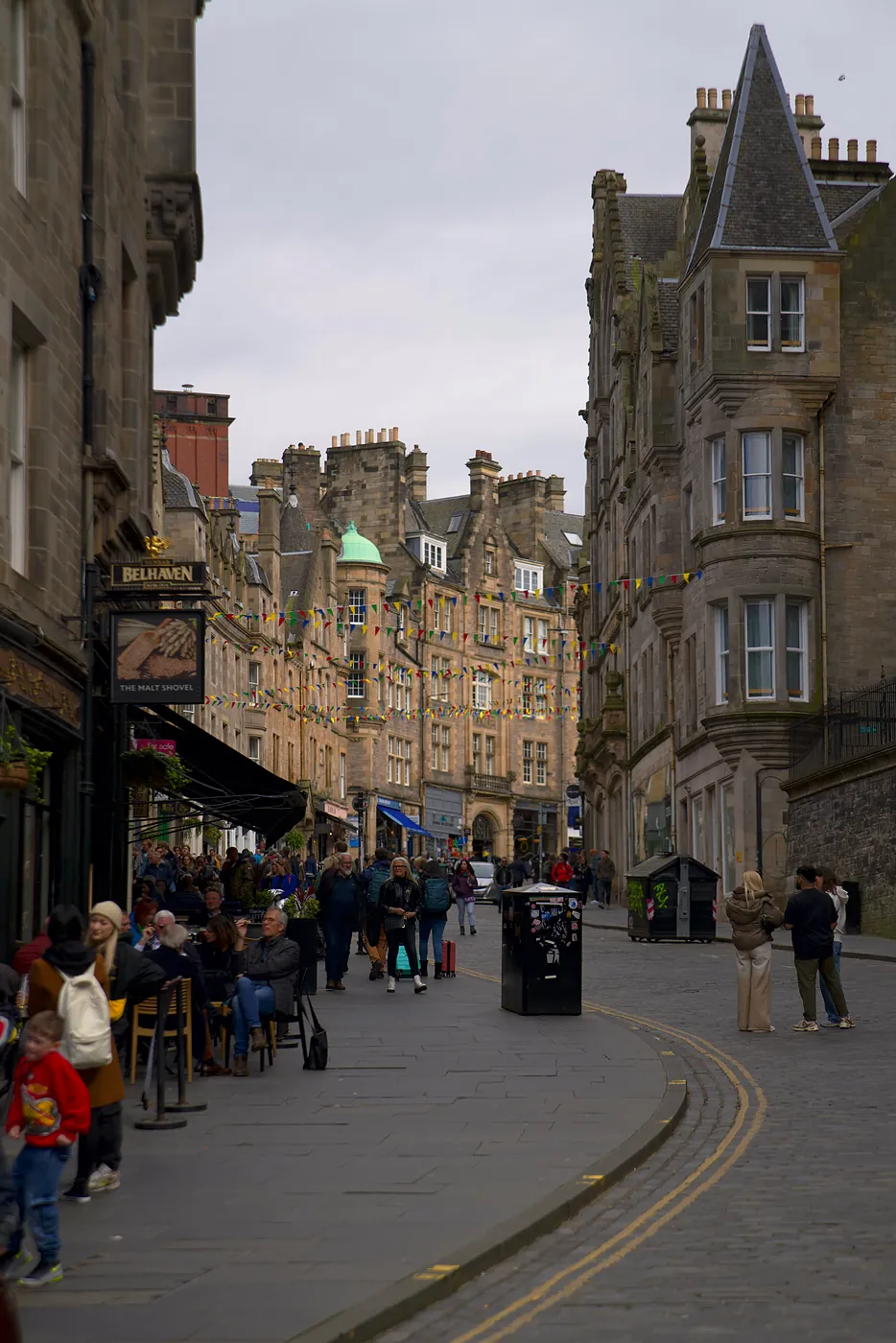 The curving crescent of Cockburn Street weaving up and into the Royal Mile.