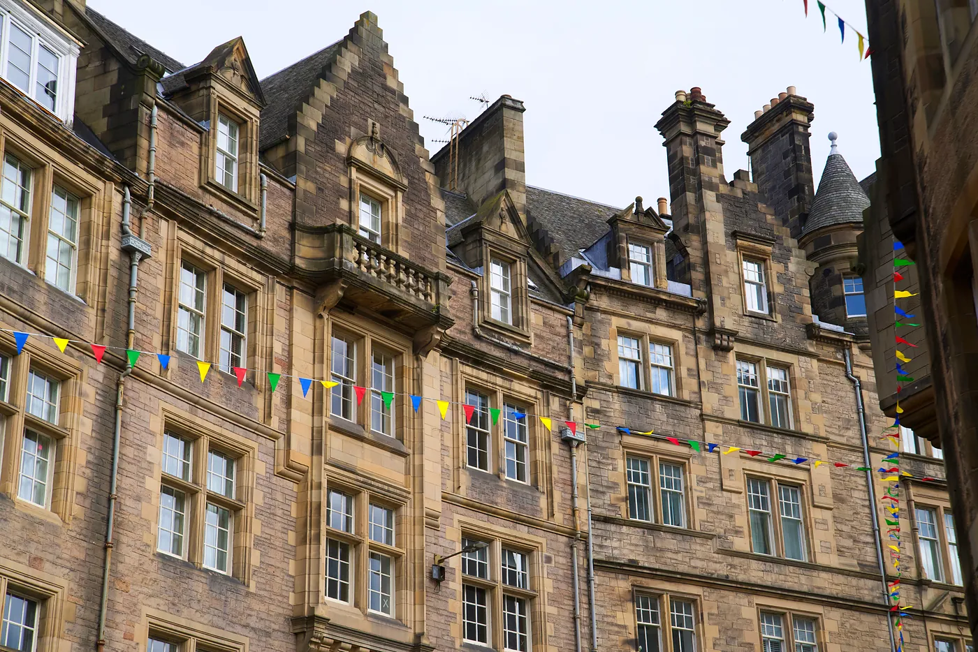 A closer view of the façades of the buildings that preside over Cockburn street.