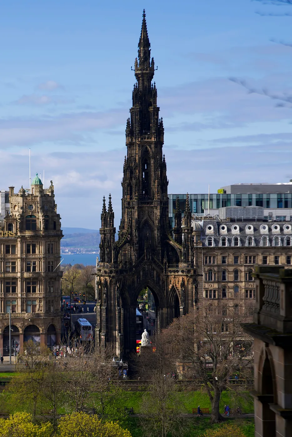 The Walter Scott monument from High Street.